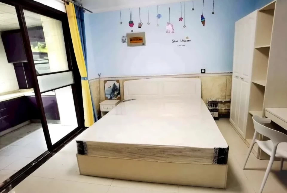 房东坐地摆摊，租客街头询价，租房竟如此艰难？(图7)
