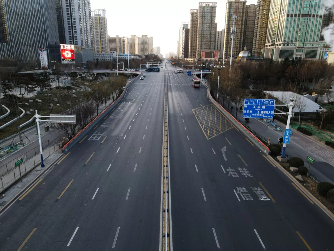 绘家人向英雄的石家庄人民致敬！石家庄加油！(图1)