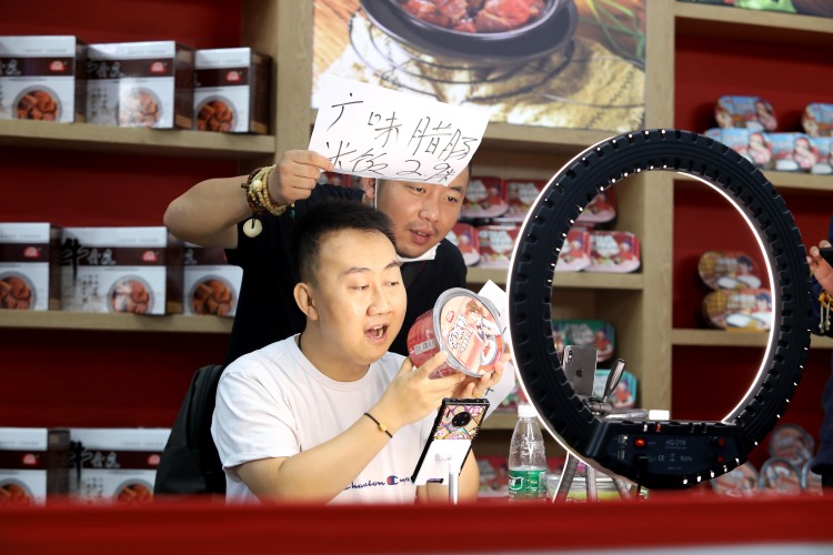 “五一”看点啥？拒绝“人从众”，这张“轻娱乐”节目单送给宅家的你(图5)