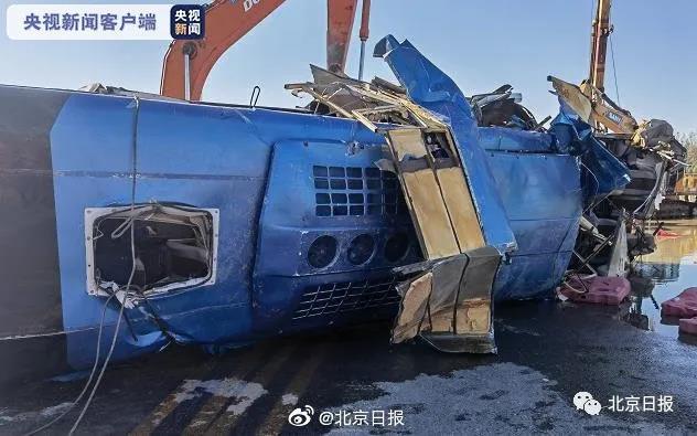 河北班车涉水倾覆，14人遇难！这些车辆落水自救知识必知(图2)